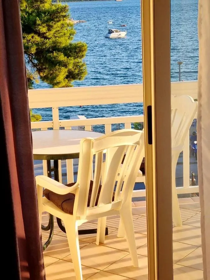 Apartmani Tomi - Trogir Ciovo 아파트