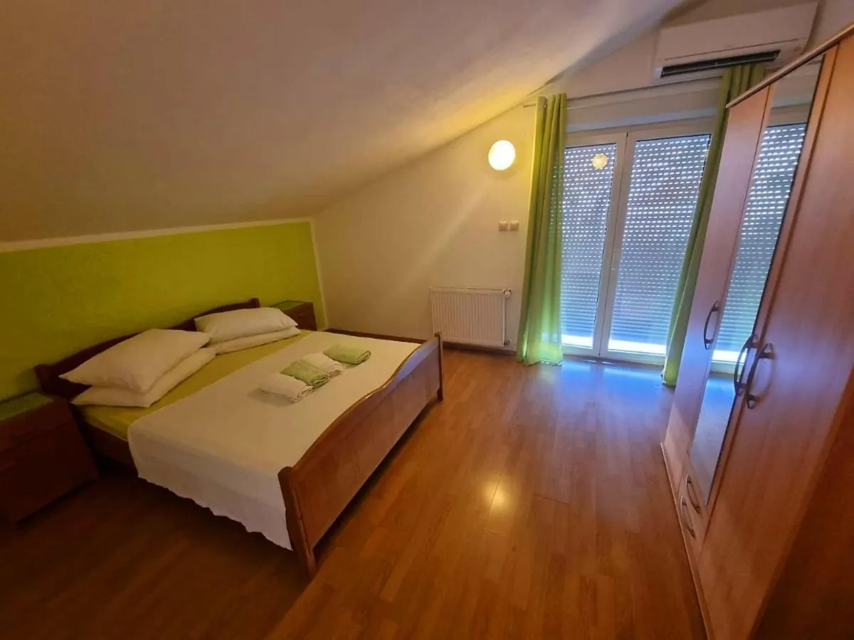 Apartmani Tomi - Trogir Ciovo 아파트