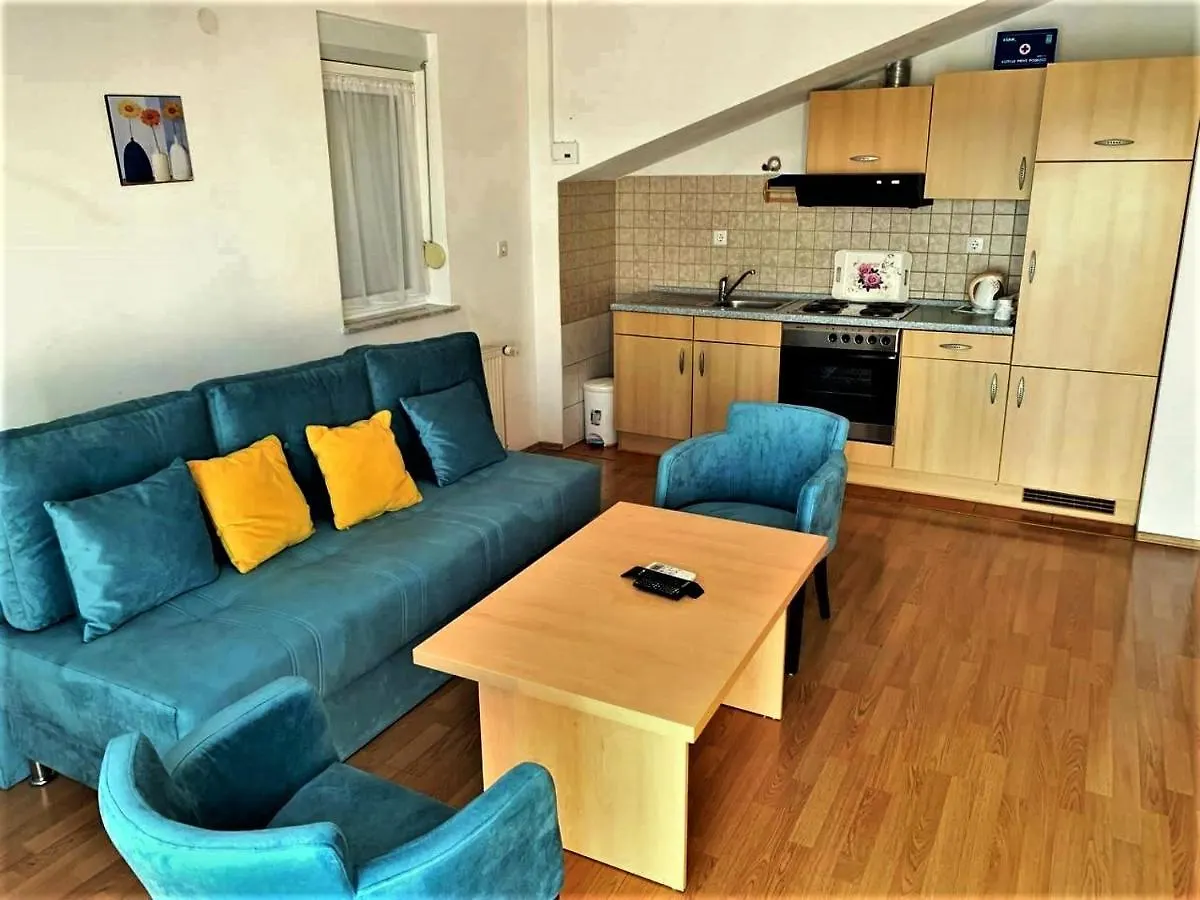 Apartmani Tomi - Trogir Ciovo 아파트