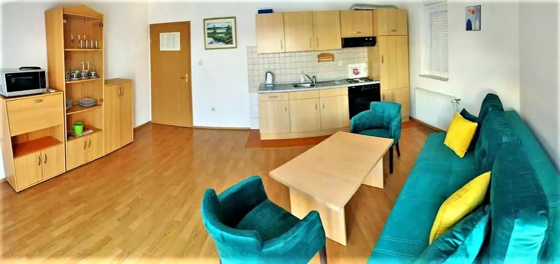 Apartmani Tomi - Trogir Ciovo 아파트